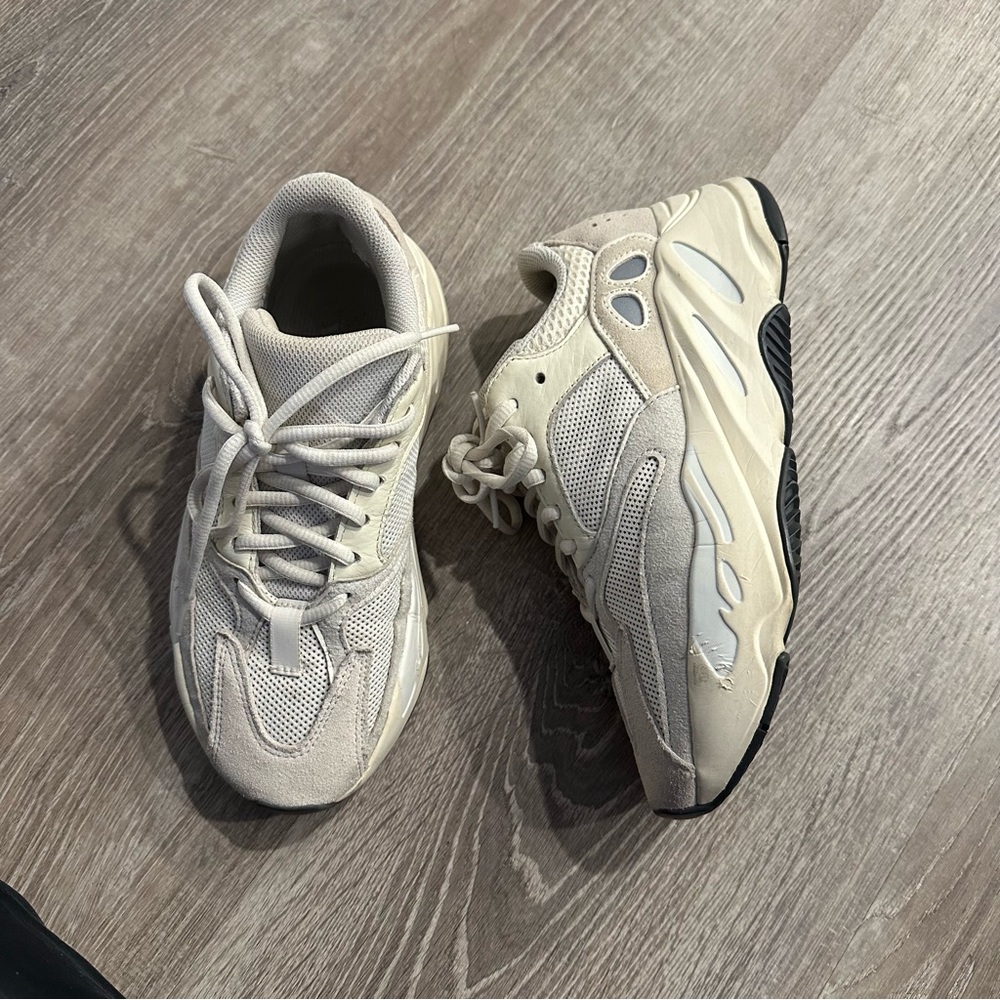 Cream and white Yeezy 700 trainers us mens size 6 womens US size 7.5